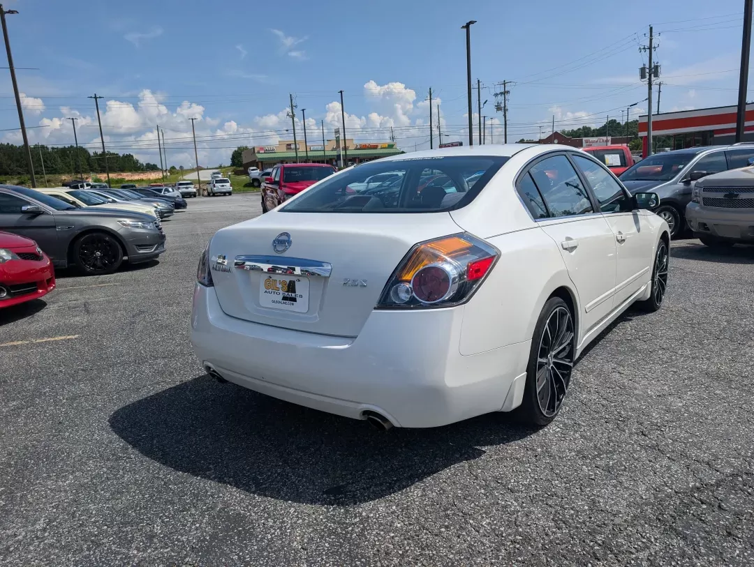 2010 Winter Frost Pearl /Charcoal Nissan Altima 2.5 S (1N4AL2AP9AN) with an Other engine, located at 3959 U.S. 80 W, Phenix City, AL, 36870, (334) 297-4885, 32.469296, -85.135185 - **Drive Your Lifestyle Forward with the 2010 Nissan Altima 2.5 S!**<br /> <br /> Are you searching for a reliable and stylish sedan that fits seamlessly into your busy lifestyle? Look no further than this stunning 2010 Nissan Altima 2.5 S available at Gils Auto, your trusted Buy Here Pay Here dealer - Photo#4
