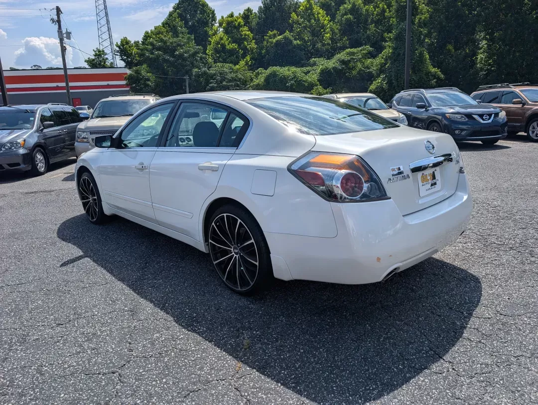 2010 Winter Frost Pearl /Charcoal Nissan Altima 2.5 S (1N4AL2AP9AN) with an Other engine, located at 3959 U.S. 80 W, Phenix City, AL, 36870, (334) 297-4885, 32.469296, -85.135185 - **Drive Your Lifestyle Forward with the 2010 Nissan Altima 2.5 S!**<br /> <br /> Are you searching for a reliable and stylish sedan that fits seamlessly into your busy lifestyle? Look no further than this stunning 2010 Nissan Altima 2.5 S available at Gils Auto, your trusted Buy Here Pay Here dealer - Photo#6