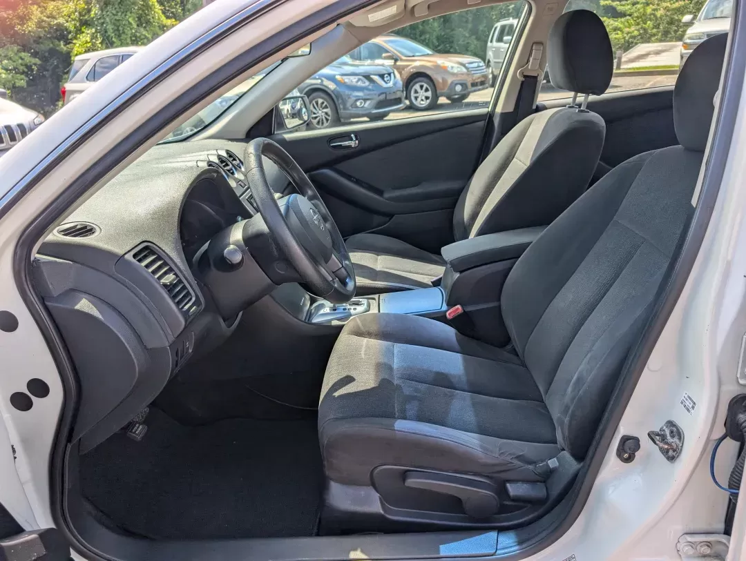 2010 Winter Frost Pearl /Charcoal Nissan Altima 2.5 S (1N4AL2AP9AN) with an Other engine, located at 3959 U.S. 80 W, Phenix City, AL, 36870, (334) 297-4885, 32.469296, -85.135185 - **Drive Your Lifestyle Forward with the 2010 Nissan Altima 2.5 S!**<br /> <br /> Are you searching for a reliable and stylish sedan that fits seamlessly into your busy lifestyle? Look no further than this stunning 2010 Nissan Altima 2.5 S available at Gils Auto, your trusted Buy Here Pay Here dealer - Photo#9