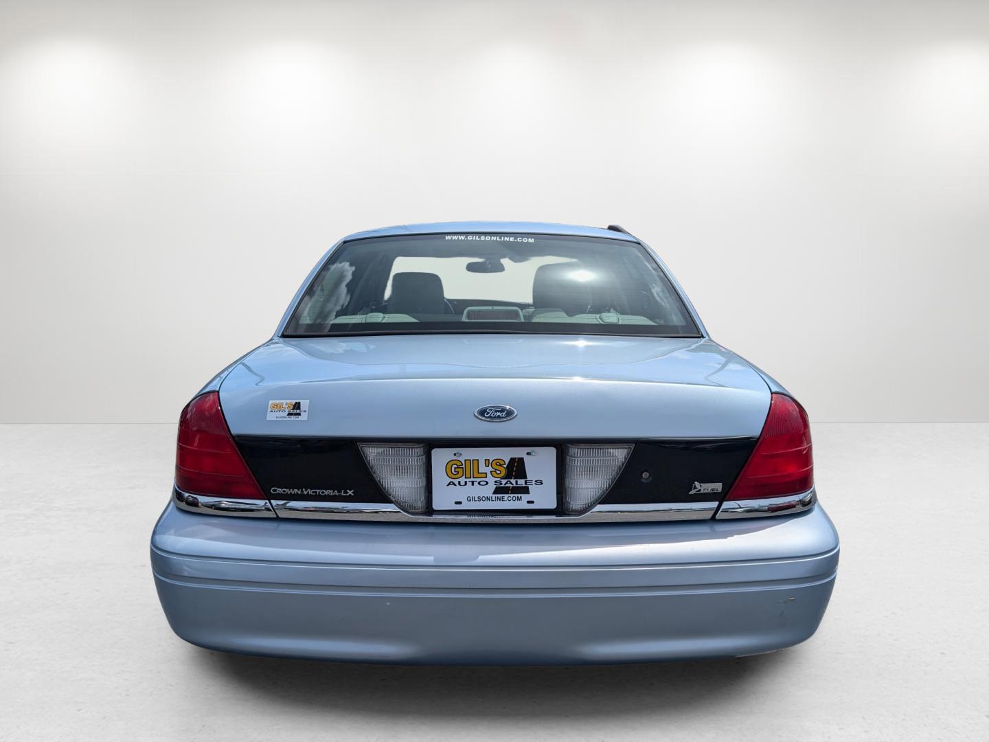 2011 Ford Crown Victoria LX (2FABP7EV6BX) with an Gas/Ethanol V8 4.6L/281 engine, 4-Speed Automatic w/OD transmission, located at 1430 Gateway Drive, Opelika, AL, 36801, (334) 239-0944, 32.637871, -85.409790 - 2011 Ford Crown Victoria LX - Photo#3
