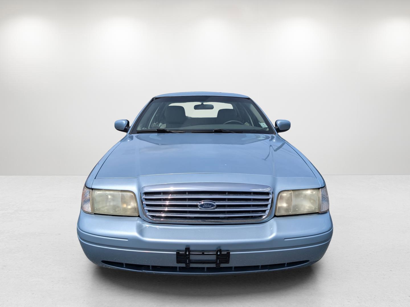 2011 Ford Crown Victoria LX (2FABP7EV6BX) with an Gas/Ethanol V8 4.6L/281 engine, 4-Speed Automatic w/OD transmission, located at 1430 Gateway Drive, Opelika, AL, 36801, (334) 239-0944, 32.637871, -85.409790 - 2011 Ford Crown Victoria LX - Photo#7
