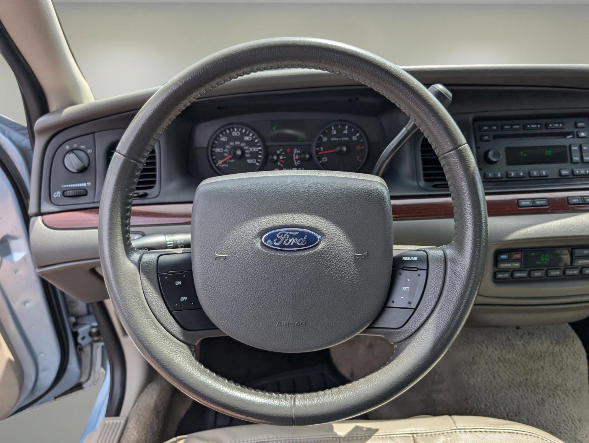2011 Ford Crown Victoria LX (2FABP7EV6BX) with an Gas/Ethanol V8 4.6L/281 engine, 4-Speed Automatic w/OD transmission, located at 1430 Gateway Drive, Opelika, AL, 36801, (334) 239-0944, 32.637871, -85.409790 - 2011 Ford Crown Victoria LX - Photo#16