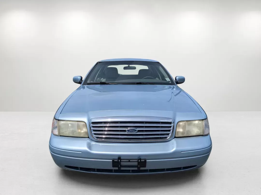 2011 Ford Crown Victoria LX (2FABP7EV6BX) with an Gas/Ethanol V8 4.6L/281 engine, 4-Speed Automatic w/OD transmission, located at 1430 Gateway Drive, Opelika, AL, 36801, (334) 239-0944, 32.637871, -85.409790 - 2011 Ford Crown Victoria LX - Photo#7