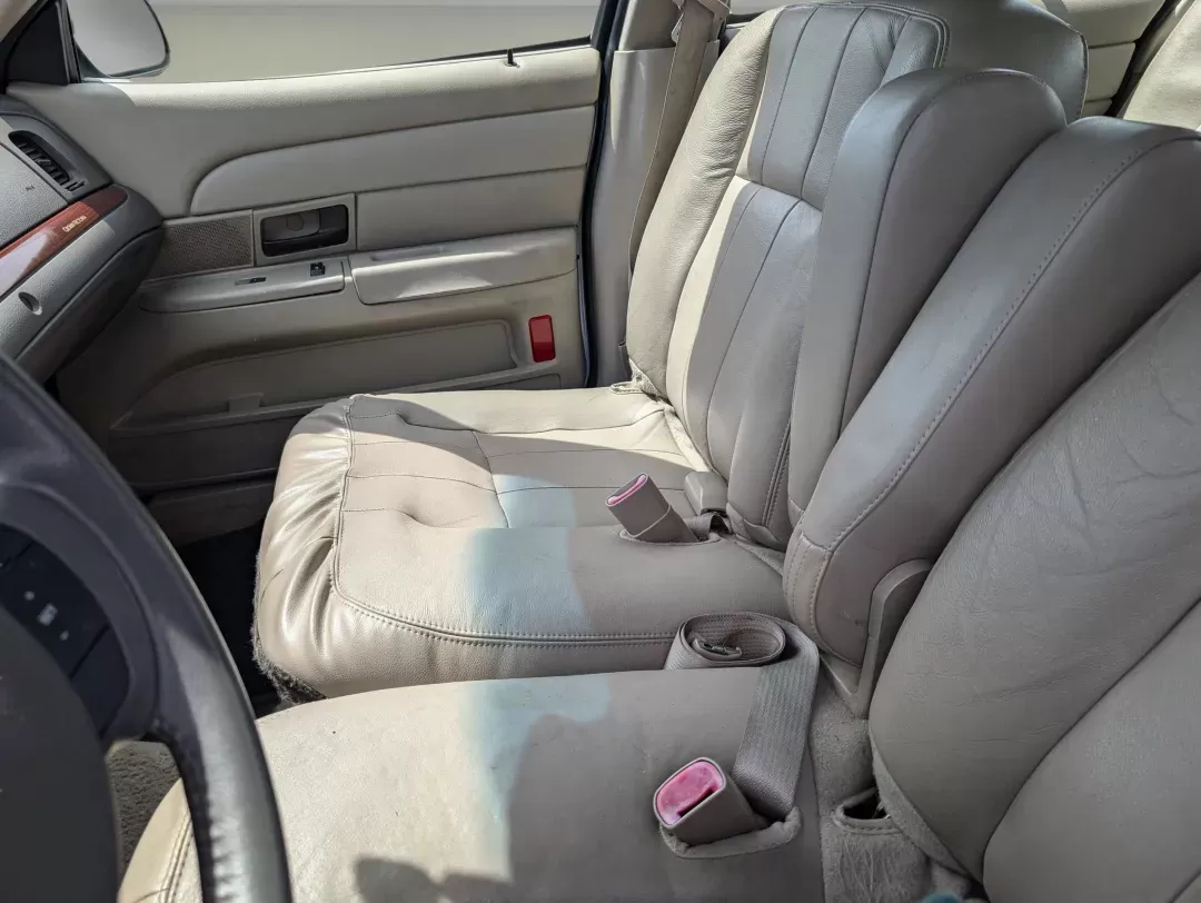 2011 Ford Crown Victoria LX (2FABP7EV6BX) with an Gas/Ethanol V8 4.6L/281 engine, 4-Speed Automatic w/OD transmission, located at 1430 Gateway Drive, Opelika, AL, 36801, (334) 239-0944, 32.637871, -85.409790 - 2011 Ford Crown Victoria LX - Photo#13