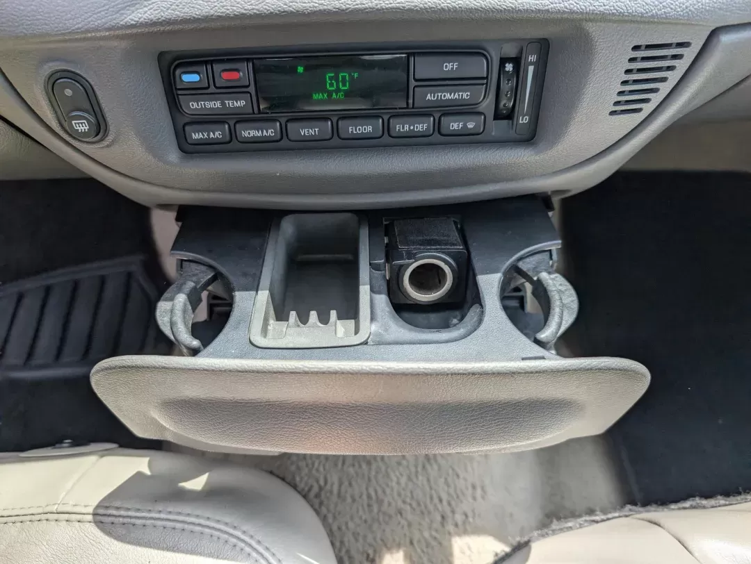 2011 Ford Crown Victoria LX (2FABP7EV6BX) with an Gas/Ethanol V8 4.6L/281 engine, 4-Speed Automatic w/OD transmission, located at 1430 Gateway Drive, Opelika, AL, 36801, (334) 239-0944, 32.637871, -85.409790 - 2011 Ford Crown Victoria LX - Photo#14