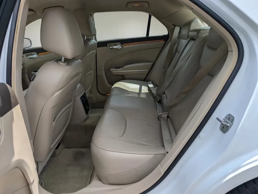 2014 /Lt Frost/Dk Frost Beige Chrysler 300 300C (2C3CCAEG5EH) with an Regular Unleaded V-6 3.6 L/220 engine, 8-Speed Automatic w/OD transmission, located at 1430 Gateway Drive, Opelika, AL, 36801, (334) 239-0944, 32.637871, -85.409790 - 2014 Chrysler 300 300C - Photo#10