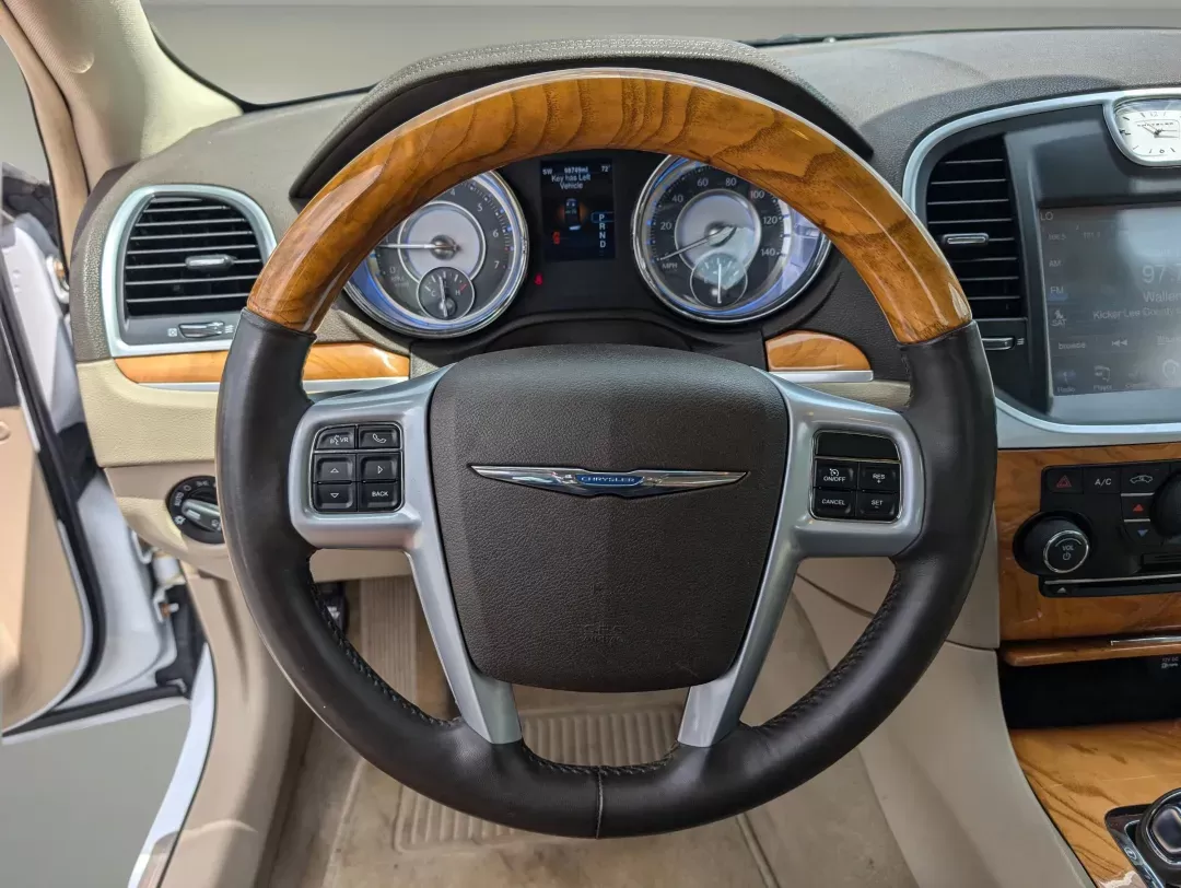 2014 /Lt Frost/Dk Frost Beige Chrysler 300 300C (2C3CCAEG5EH) with an Regular Unleaded V-6 3.6 L/220 engine, 8-Speed Automatic w/OD transmission, located at 1430 Gateway Drive, Opelika, AL, 36801, (334) 239-0944, 32.637871, -85.409790 - 2014 Chrysler 300 300C - Photo#15