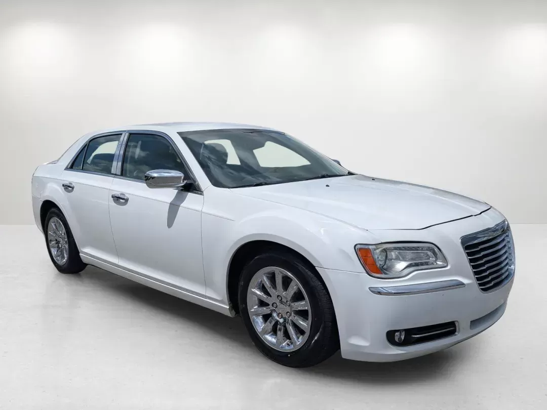 2014 /Lt Frost/Dk Frost Beige Chrysler 300 300C (2C3CCAEG5EH) with an Regular Unleaded V-6 3.6 L/220 engine, 8-Speed Automatic w/OD transmission, located at 5115 14th Ave., Columbus, GA, 31904, (706) 323-0345, 32.511494, -84.971046 - 2014 Chrysler 300 300C - Photo#2