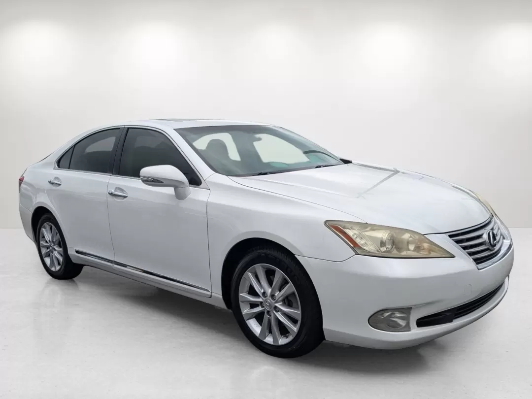 2012 Lexus ES 350 (JTHBK1EG5C2) with an Other engine, located at 3959 U.S. 80 W, Phenix City, AL, 36870, (334) 297-4885, 32.469296, -85.135185 - Are you ready to elevate your daily commute or weekend adventures? Discover the perfect blend of luxury and practicality with this stunning 2012 Lexus ES 350 available at Gils Auto in Phenix City, AL. This sleek, white sedan not only boasts elegant styling but also offers a plethora of features that - Photo#3