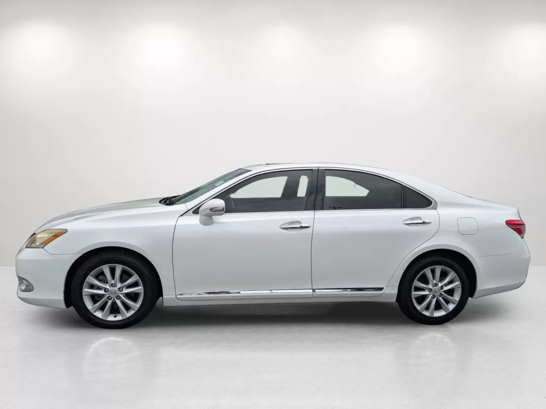 2012 Lexus ES 350 (JTHBK1EG5C2) with an Other engine, located at 3959 U.S. 80 W, Phenix City, AL, 36870, (334) 297-4885, 32.469296, -85.135185 - Are you ready to elevate your daily commute or weekend adventures? Discover the perfect blend of luxury and practicality with this stunning 2012 Lexus ES 350 available at Gils Auto in Phenix City, AL. This sleek, white sedan not only boasts elegant styling but also offers a plethora of features that - Photo#8