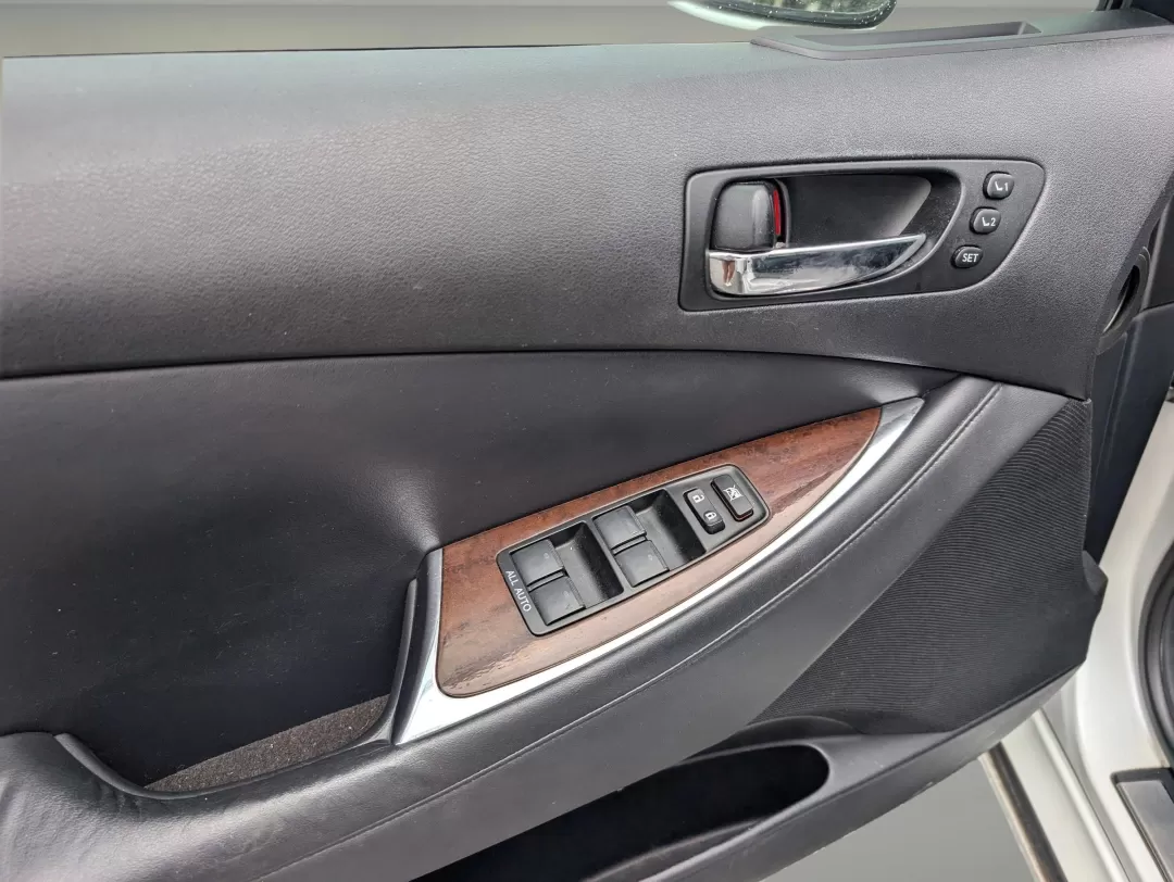 2012 Lexus ES 350 (JTHBK1EG5C2) with an Other engine, located at 3959 U.S. 80 W, Phenix City, AL, 36870, (334) 297-4885, 32.469296, -85.135185 - Are you ready to elevate your daily commute or weekend adventures? Discover the perfect blend of luxury and practicality with this stunning 2012 Lexus ES 350 available at Gils Auto in Phenix City, AL. This sleek, white sedan not only boasts elegant styling but also offers a plethora of features that - Photo#9