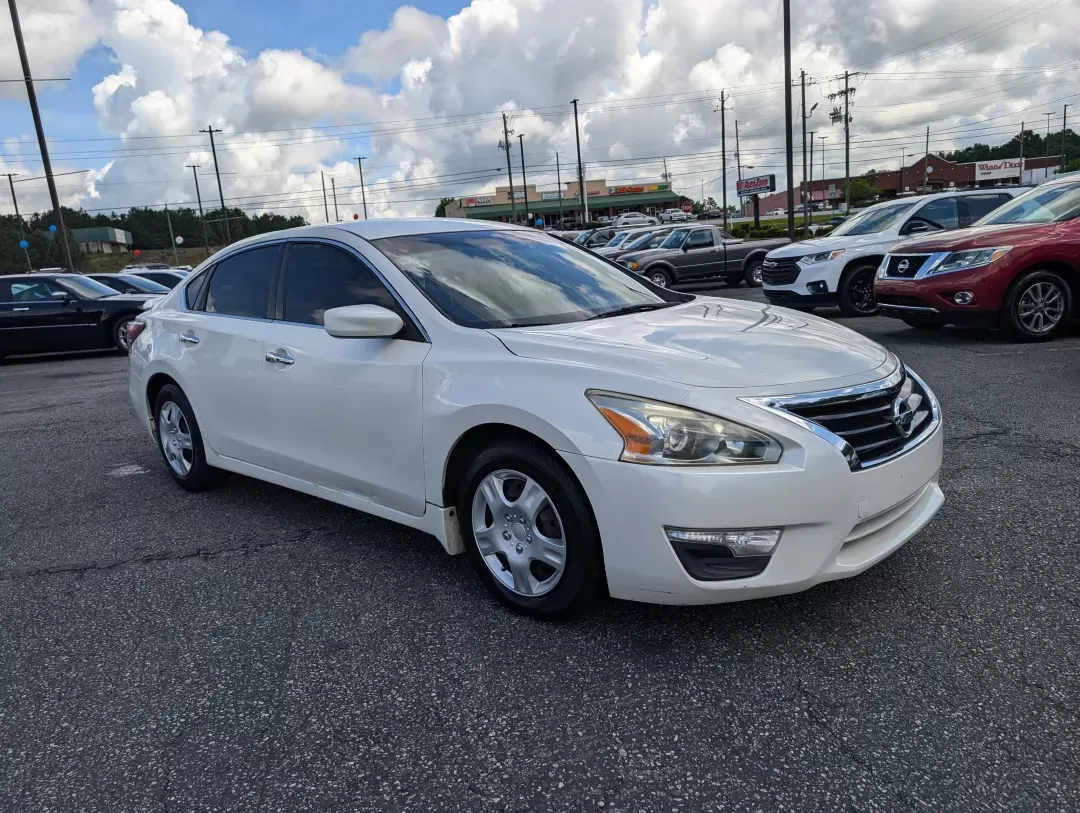 2015 /Charcoal Nissan Altima 2.5 S (1N4AL3AP0FC) with an Regular Unleaded I-4 2.5 L/152 engine, 1-Speed CVT w/OD transmission, located at 3959 U.S. 80 W, Phenix City, AL, 36870, (334) 297-4885, 32.469296, -85.135185 - 2015 Nissan Altima 2.5 S - Photo#2