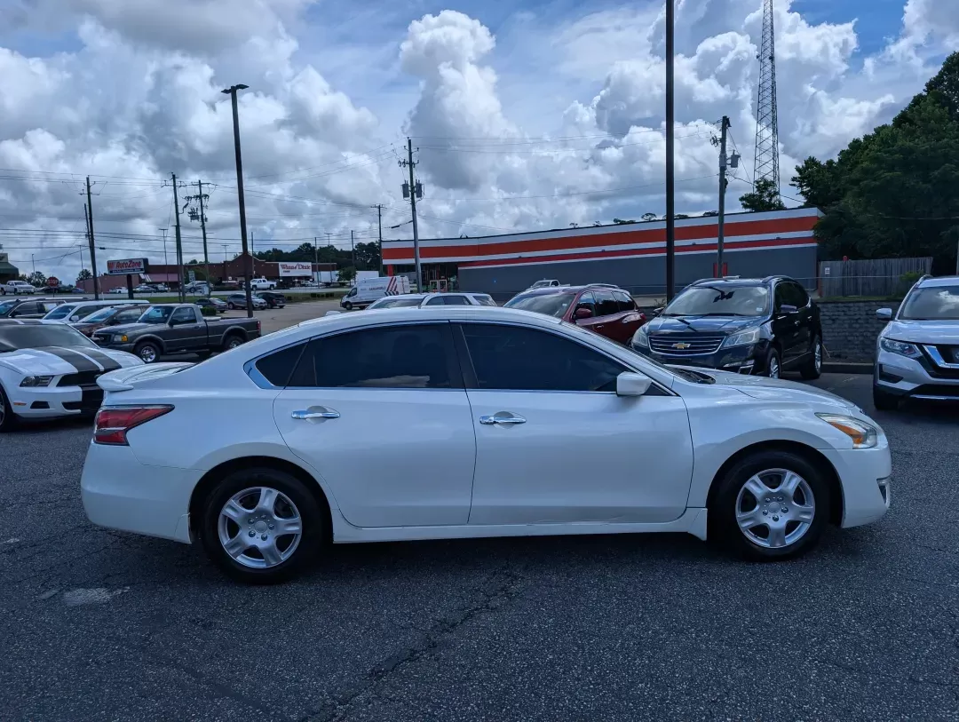 2015 /Charcoal Nissan Altima 2.5 S (1N4AL3AP0FC) with an Regular Unleaded I-4 2.5 L/152 engine, 1-Speed CVT w/OD transmission, located at 3959 U.S. 80 W, Phenix City, AL, 36870, (334) 297-4885, 32.469296, -85.135185 - 2015 Nissan Altima 2.5 S - Photo#3