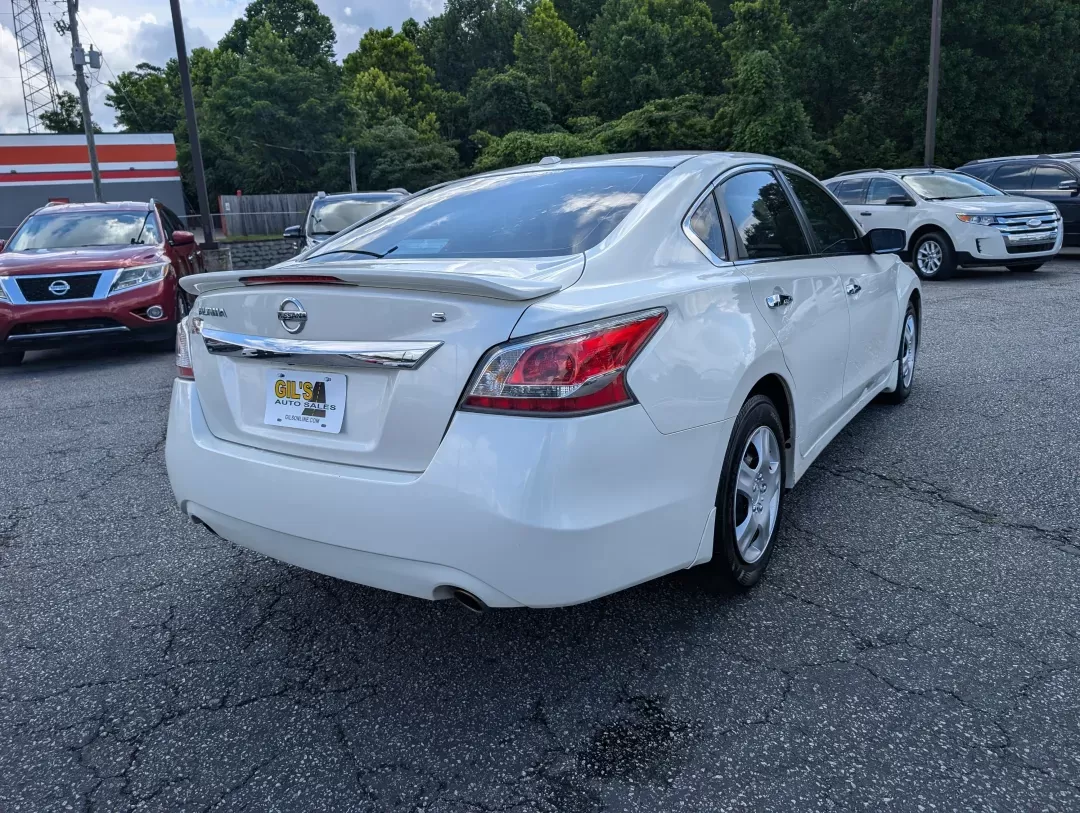 2015 /Charcoal Nissan Altima 2.5 S (1N4AL3AP0FC) with an Regular Unleaded I-4 2.5 L/152 engine, 1-Speed CVT w/OD transmission, located at 3959 U.S. 80 W, Phenix City, AL, 36870, (334) 297-4885, 32.469296, -85.135185 - 2015 Nissan Altima 2.5 S - Photo#4
