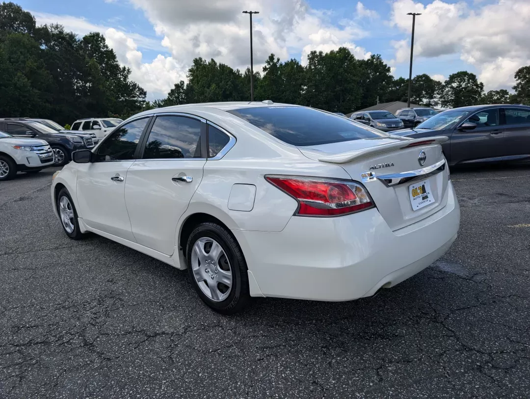 2015 /Charcoal Nissan Altima 2.5 S (1N4AL3AP0FC) with an Regular Unleaded I-4 2.5 L/152 engine, 1-Speed CVT w/OD transmission, located at 3959 U.S. 80 W, Phenix City, AL, 36870, (334) 297-4885, 32.469296, -85.135185 - 2015 Nissan Altima 2.5 S - Photo#6