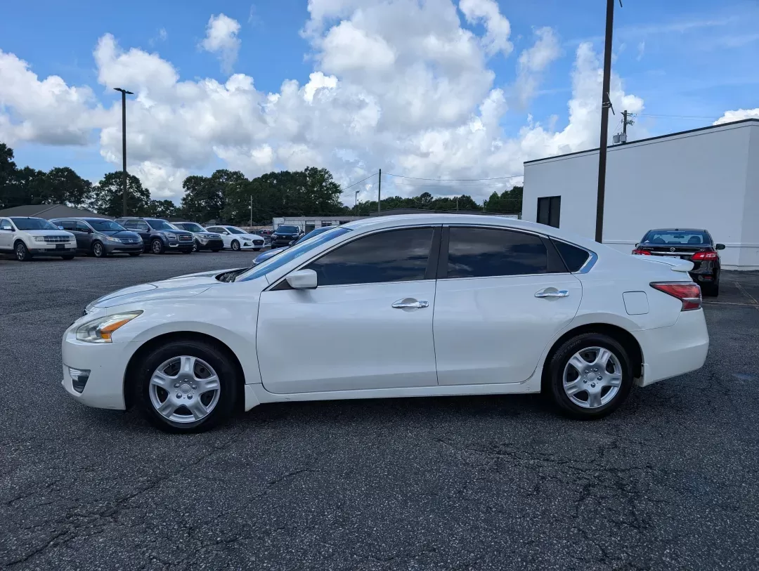 2015 /Charcoal Nissan Altima 2.5 S (1N4AL3AP0FC) with an Regular Unleaded I-4 2.5 L/152 engine, 1-Speed CVT w/OD transmission, located at 3959 U.S. 80 W, Phenix City, AL, 36870, (334) 297-4885, 32.469296, -85.135185 - 2015 Nissan Altima 2.5 S - Photo#7