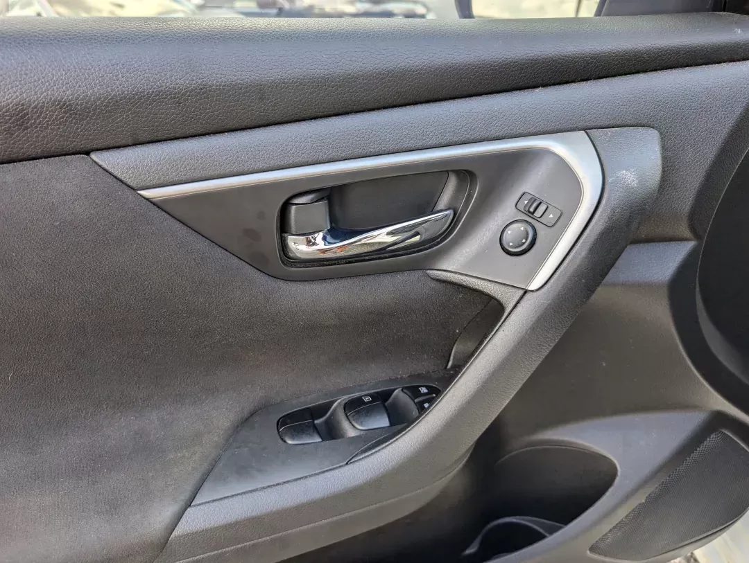 2015 /Charcoal Nissan Altima 2.5 S (1N4AL3AP0FC) with an Regular Unleaded I-4 2.5 L/152 engine, 1-Speed CVT w/OD transmission, located at 3959 U.S. 80 W, Phenix City, AL, 36870, (334) 297-4885, 32.469296, -85.135185 - 2015 Nissan Altima 2.5 S - Photo#8