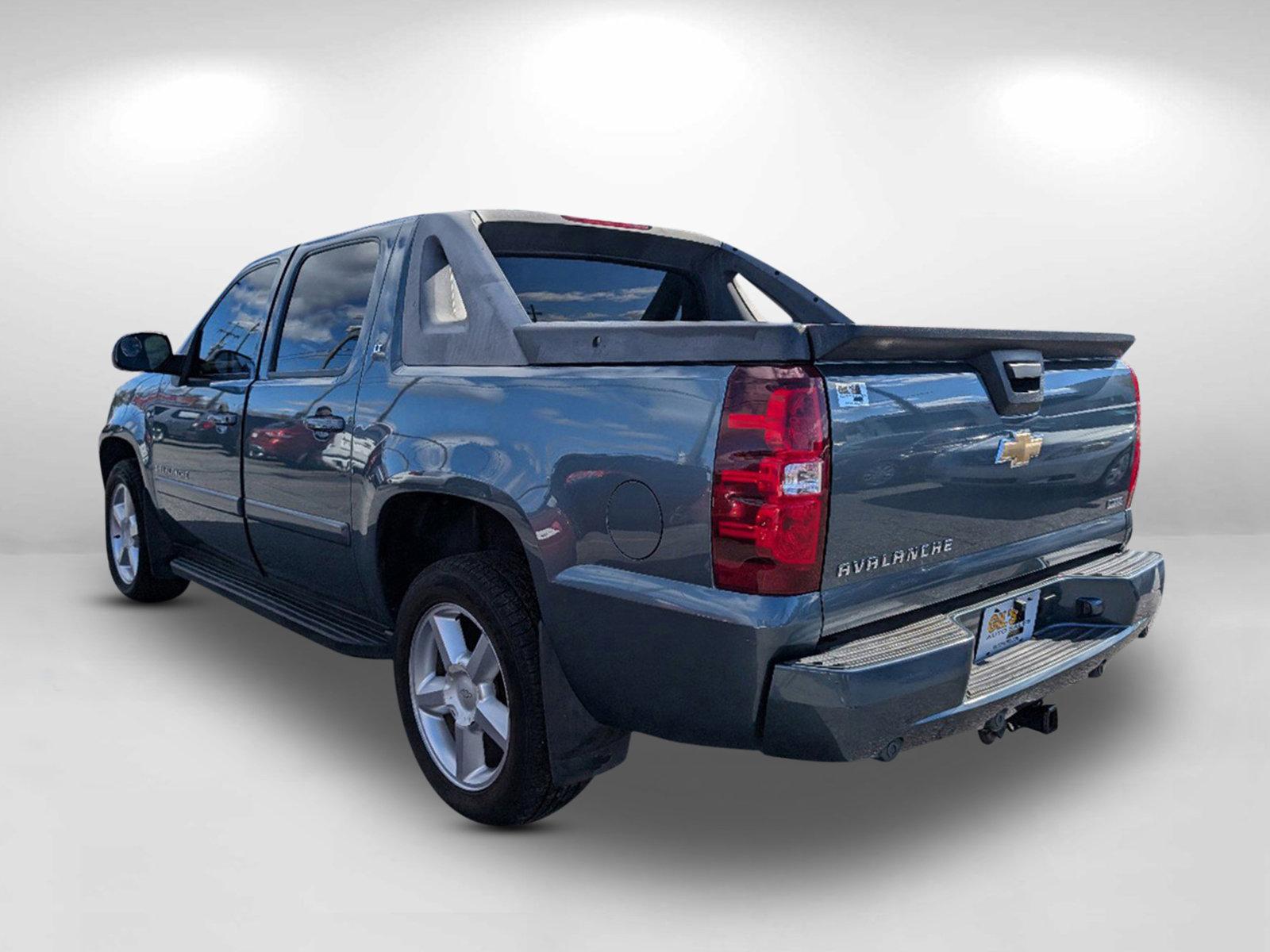 2008 /Dark Titanium/Light Titanium Chevrolet Avalanche LT w/1LT (3GNFK123X8G) with an Gas/Ethanol V8 5.3L/325 engine, 4-Speed Automatic w/OD transmission, located at 3959 U.S. 80 W, Phenix City, AL, 36870, (334) 297-4885, 32.469296, -85.135185 - 2008 Chevrolet Avalanche LT w/1LT - Photo#6