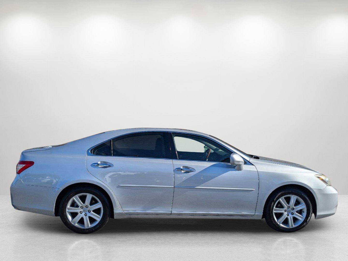 2007 Lexus ES 350 (JTHBJ46G572) with an Gas V6 3.5L/210 engine, 6-Speed Automatic transmission, located at 1430 Gateway Drive, Opelika, AL, 36801, (334) 239-0944, 32.637871, -85.409790 - 2007 Lexus ES 350 - Photo#3