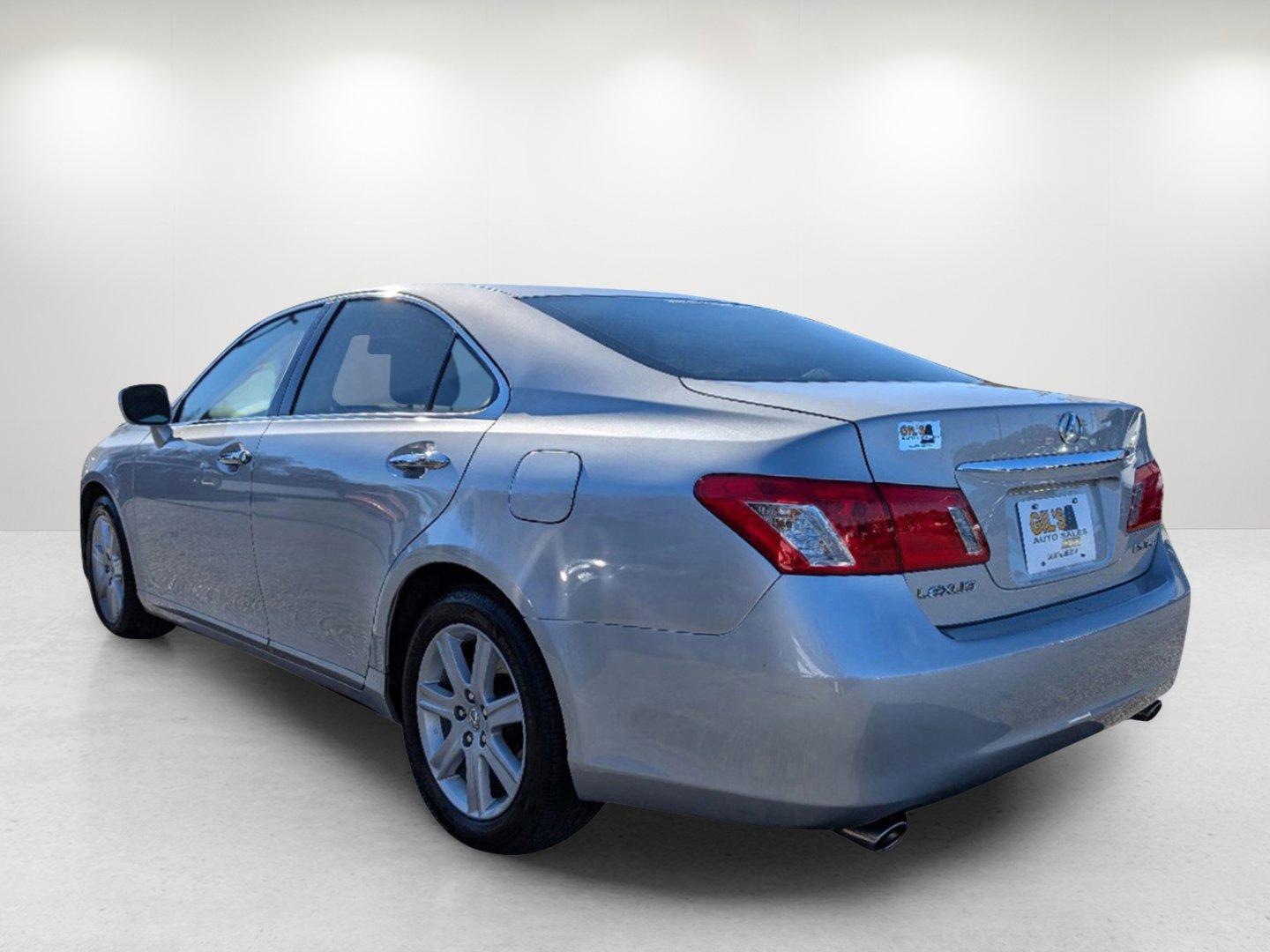 2007 Lexus ES 350 (JTHBJ46G572) with an Gas V6 3.5L/210 engine, 6-Speed Automatic transmission, located at 1430 Gateway Drive, Opelika, AL, 36801, (334) 239-0944, 32.637871, -85.409790 - 2007 Lexus ES 350 - Photo#6