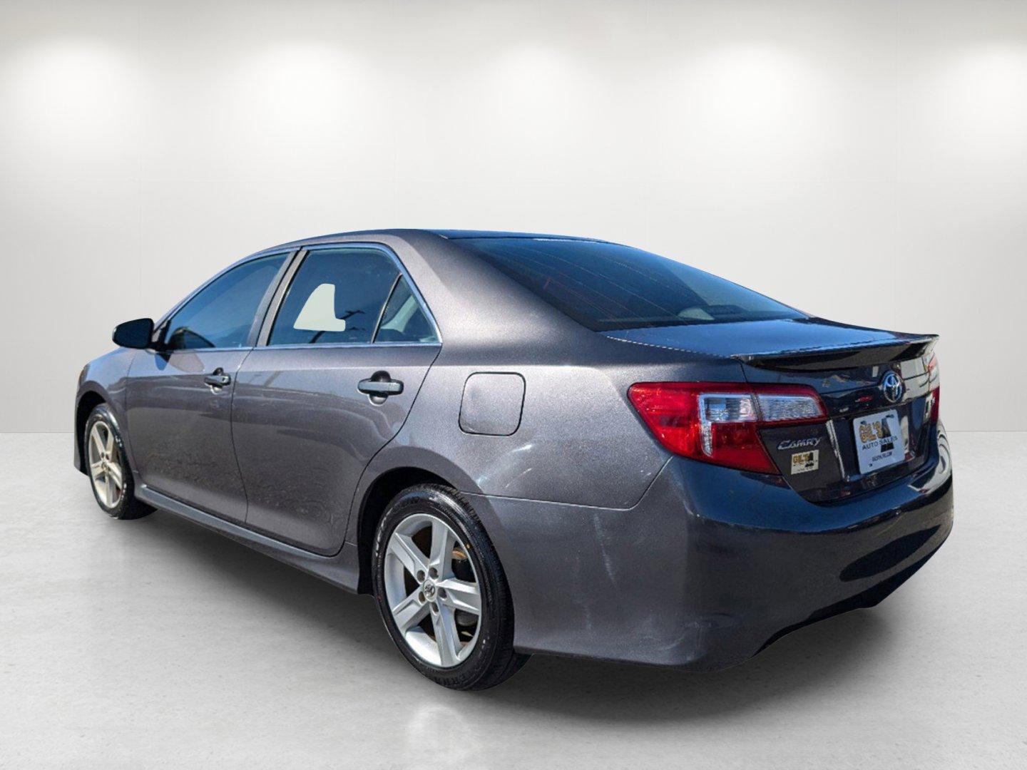 2014 Toyota Camry SE (4T1BF1FK8EU) with an Regular Unleaded I-4 2.5 L/152 engine, 6-Speed Automatic w/OD transmission, located at 1430 Gateway Drive, Opelika, AL, 36801, (334) 239-0944, 32.637871, -85.409790 - 2014 Toyota Camry SE - Photo#6