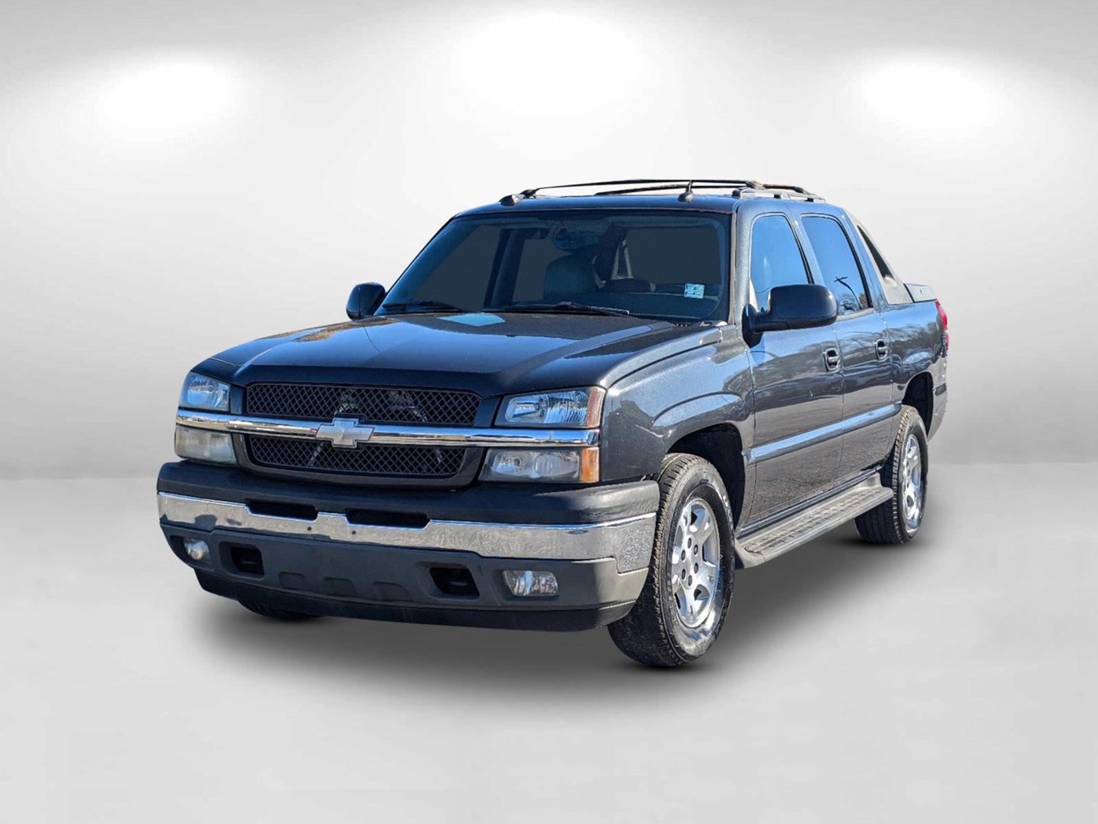 2005 /Gray/Drk Charcoal Chevrolet Avalanche Z66 (3GNEC12Z85G) with an Gas/Ethanol V8 5.3L/327 engine, 4-Speed Automatic w/OD transmission, located at 1430 Gateway Drive, Opelika, AL, 36801, (334) 239-0944, 32.637871, -85.409790 - 2005 Chevrolet Avalanche Z66 - Photo#1