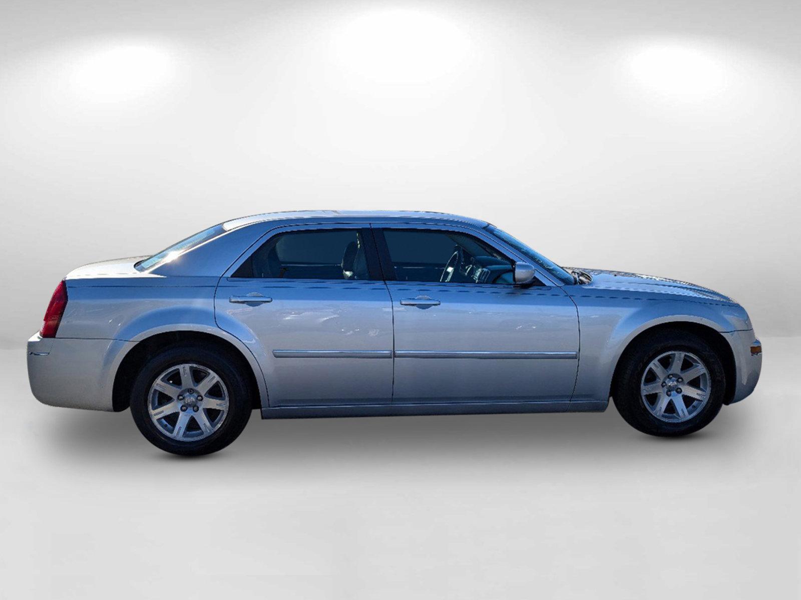 2007 Chrysler 300 Touring (2C3KA53G57H) with an Gas V6 3.5L/215 engine, 5-Speed Automatic transmission, located at 5115 14th Ave., Columbus, GA, 31904, (706) 323-0345, 32.511494, -84.971046 - 2007 Chrysler 300 Touring - Photo#3