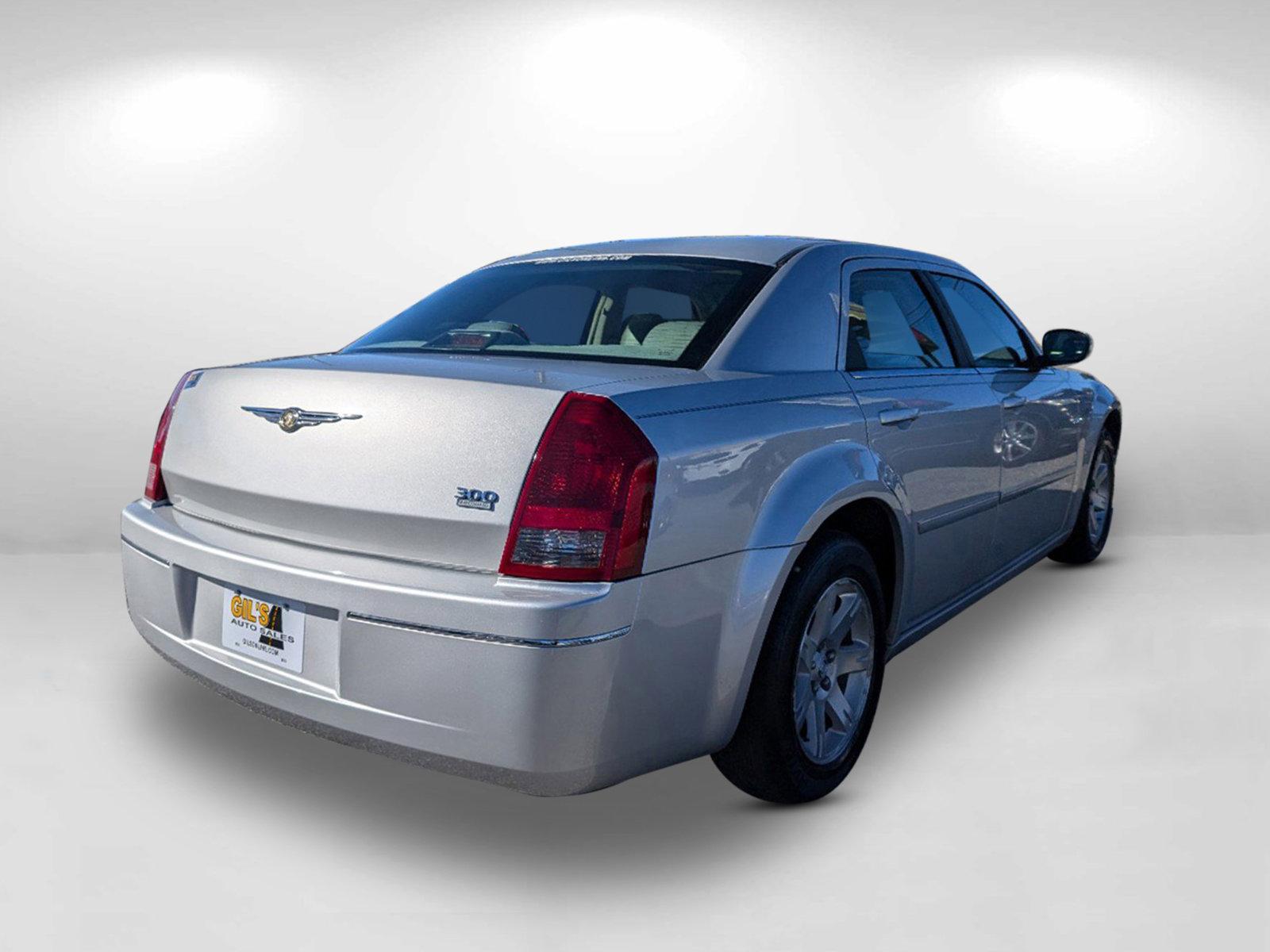 2007 Chrysler 300 Touring (2C3KA53G57H) with an Gas V6 3.5L/215 engine, 5-Speed Automatic transmission, located at 5115 14th Ave., Columbus, GA, 31904, (706) 323-0345, 32.511494, -84.971046 - 2007 Chrysler 300 Touring - Photo#4