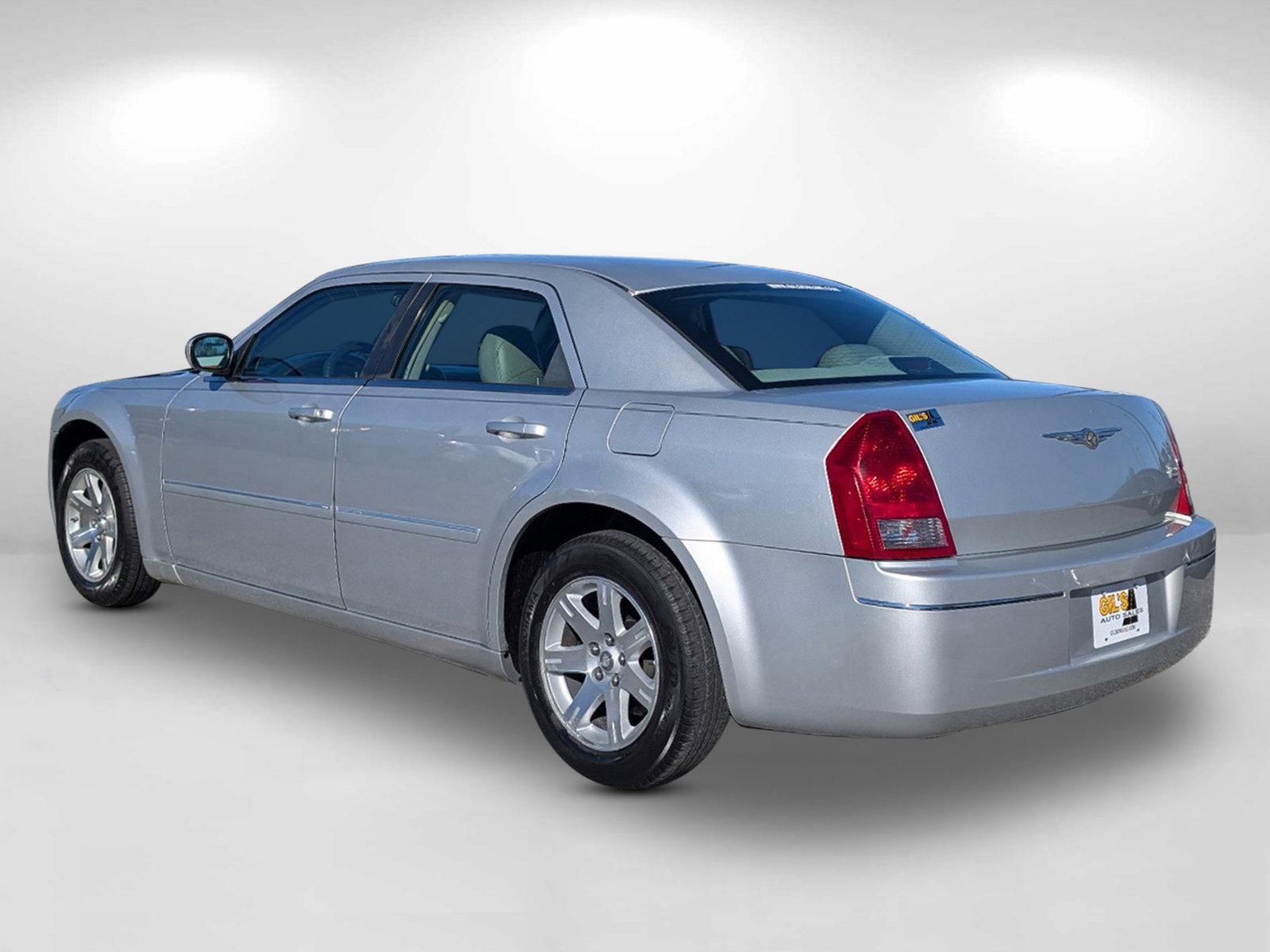 2007 Chrysler 300 Touring (2C3KA53G57H) with an Gas V6 3.5L/215 engine, 5-Speed Automatic transmission, located at 5115 14th Ave., Columbus, GA, 31904, (706) 323-0345, 32.511494, -84.971046 - 2007 Chrysler 300 Touring - Photo#6