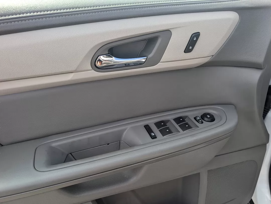 2016 /Dark Titanium/Light Titanium Chevrolet Traverse LT (1GNKRGKD3GJ) with an Other engine, located at 3959 U.S. 80 W, Phenix City, AL, 36870, (334) 297-4885, 32.469296, -85.135185 - 2016 Chevrolet Traverse LT - Photo#8