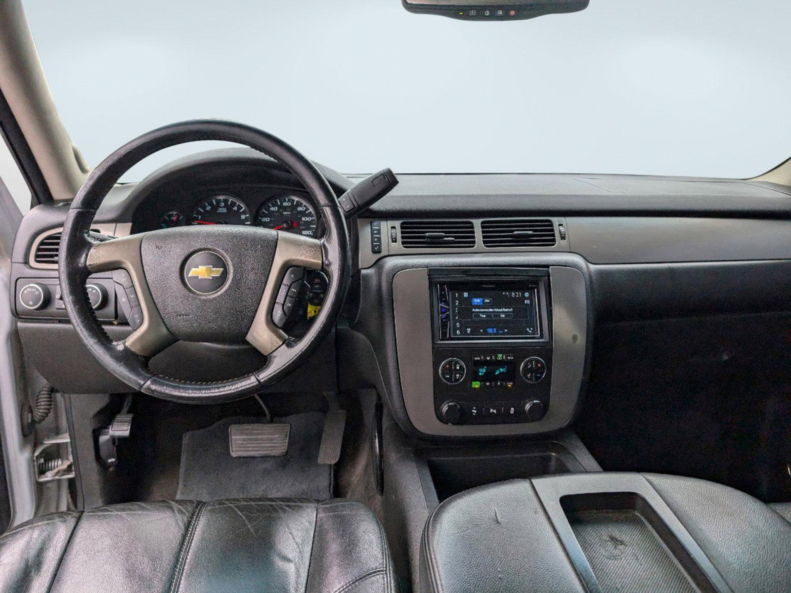 2013 /Ebony Chevrolet Suburban LT (1GNSKJE77DR) with an Gas/Ethanol V8 5.3L/323 engine, 6-Speed Automatic transmission, located at 1430 Gateway Drive, Opelika, AL, 36801, (334) 239-0944, 32.637871, -85.409790 - 2013 Chevrolet Suburban LT - Photo#14