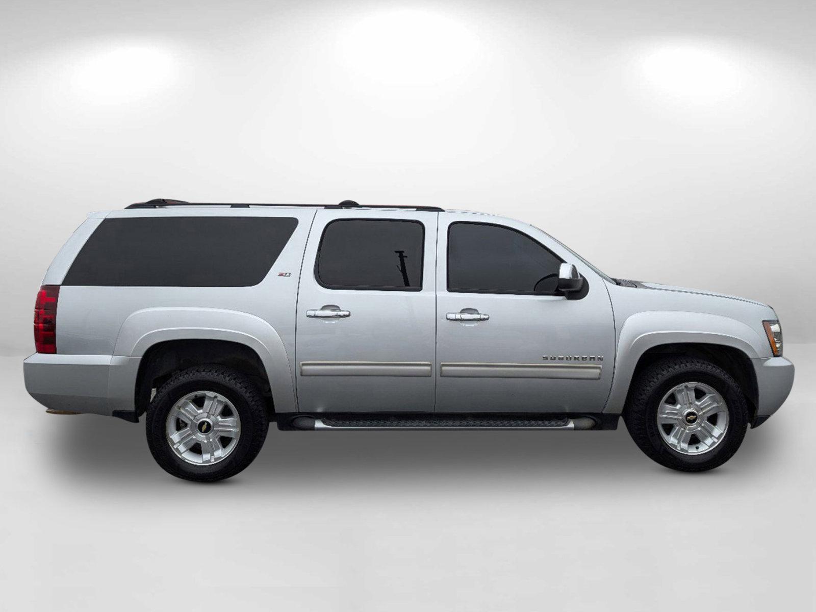 2013 /Ebony Chevrolet Suburban LT (1GNSKJE77DR) with an Gas/Ethanol V8 5.3L/323 engine, 6-Speed Automatic transmission, located at 1430 Gateway Drive, Opelika, AL, 36801, (334) 239-0944, 32.637871, -85.409790 - 2013 Chevrolet Suburban LT - Photo#5