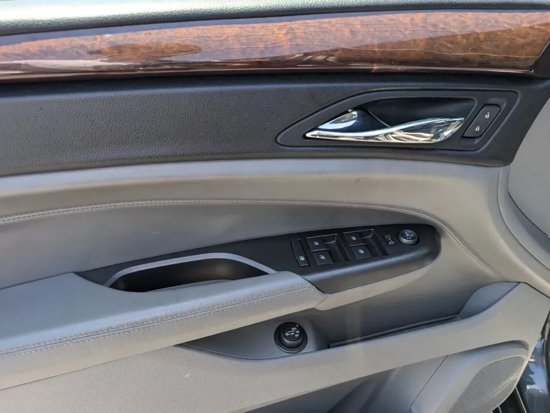 2012 /Titanium w/Ebony accents Cadillac SRX Luxury Collection (3GYFNDE30CS) with an Gas/Ethanol V6 3.6L/217 engine, 6-Speed Automatic w/Manual Shift transmission, located at 3959 U.S. 80 W, Phenix City, AL, 36870, (334) 297-4885, 32.469296, -85.135185 - 2012 Cadillac SRX Luxury Collection - Photo#9