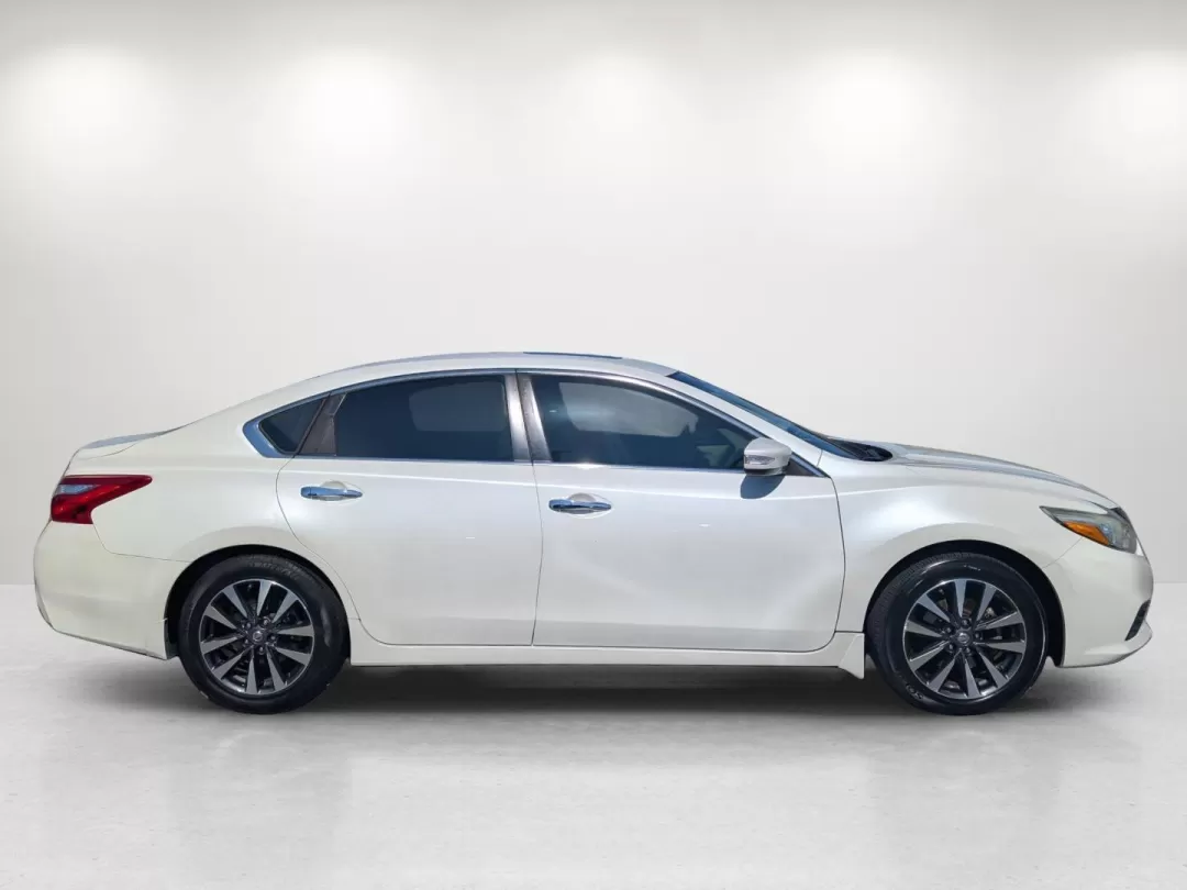 2016 /Beige Nissan Altima 2.5 SV (1N4AL3AP2GC) with an Other engine, located at 3959 U.S. 80 W, Phenix City, AL, 36870, (334) 297-4885, 32.469296, -85.135185 - Discover your next ride at Gils Auto in Phenix City, AL, where adventure meets affordability! If you're in the market for a reliable, comfortable sedan that's perfect for daily commutes or family trips, the 2016 Nissan Altima 2.5 SV is the vehicle you've been looking for. With its sleek Pearl White - Photo#4