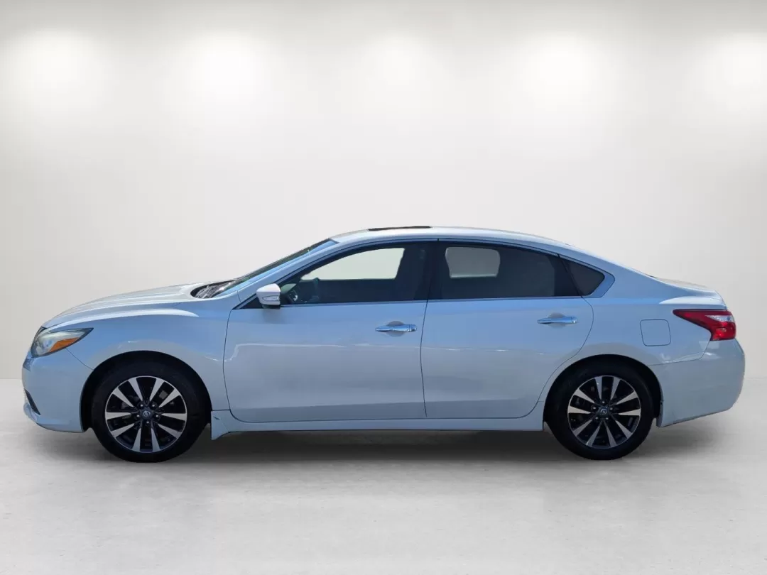 2016 /Beige Nissan Altima 2.5 SV (1N4AL3AP2GC) with an Other engine, located at 3959 U.S. 80 W, Phenix City, AL, 36870, (334) 297-4885, 32.469296, -85.135185 - Discover your next ride at Gils Auto in Phenix City, AL, where adventure meets affordability! If you're in the market for a reliable, comfortable sedan that's perfect for daily commutes or family trips, the 2016 Nissan Altima 2.5 SV is the vehicle you've been looking for. With its sleek Pearl White - Photo#7