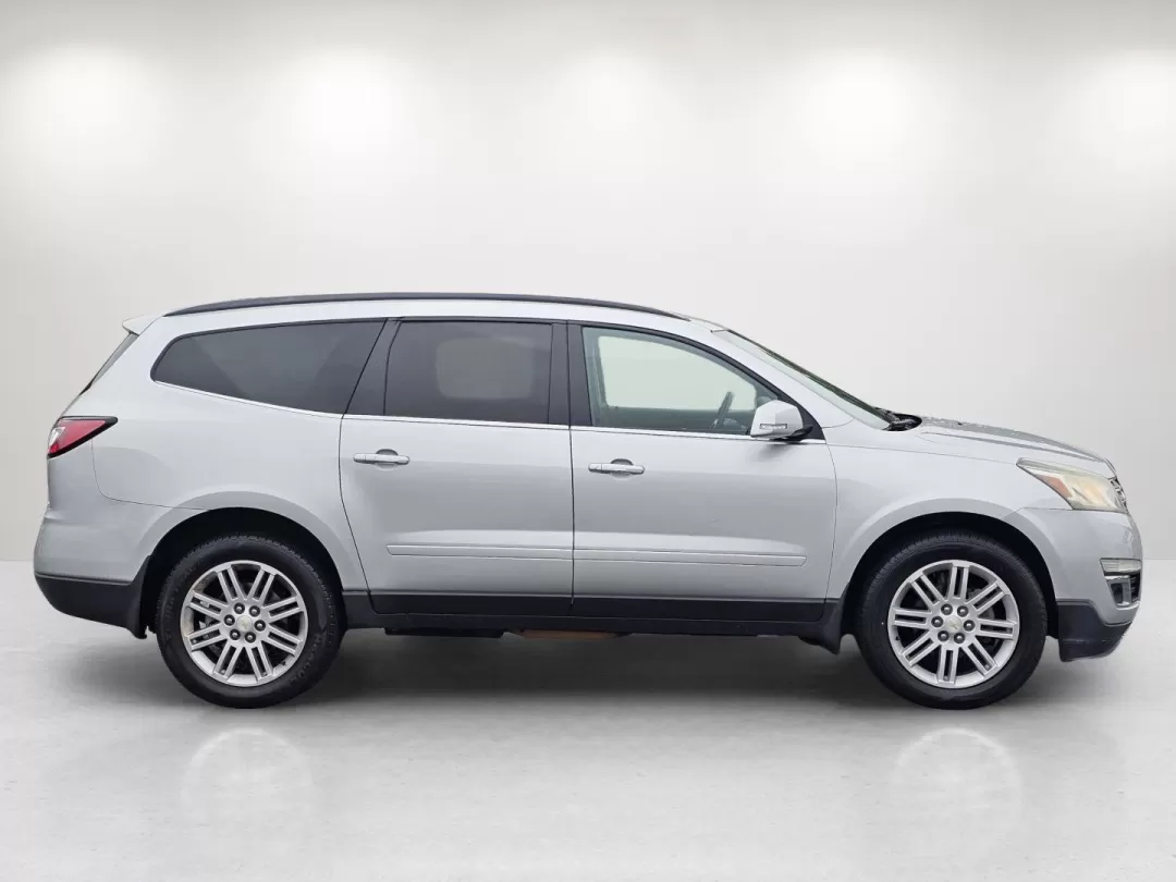 2015 /Ebony Chevrolet Traverse LT (1GNKRGKD9FJ) with an Other engine, located at 1430 Gateway Drive, Opelika, AL, 36801, (334) 239-0944, 32.637871, -85.409790 - Are you ready to elevate your family adventures or weekend getaways? Look no further! Gils Auto in Phenix City, AL, is thrilled to present a fantastic opportunity for you to own a 2015 Chevrolet Traverse LT. This SUV is the ideal choice for growing families or those who need space for friends, pets, - Photo#3