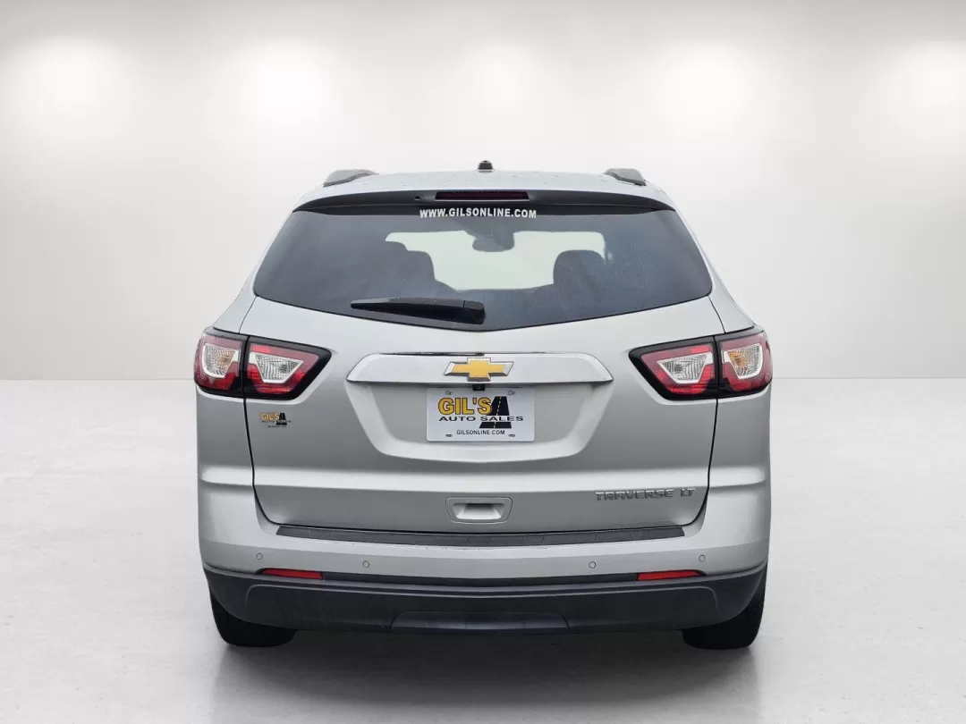 2015 /Ebony Chevrolet Traverse LT (1GNKRGKD9FJ) with an Other engine, located at 1430 Gateway Drive, Opelika, AL, 36801, (334) 239-0944, 32.637871, -85.409790 - Are you ready to elevate your family adventures or weekend getaways? Look no further! Gils Auto in Phenix City, AL, is thrilled to present a fantastic opportunity for you to own a 2015 Chevrolet Traverse LT. This SUV is the ideal choice for growing families or those who need space for friends, pets, - Photo#5