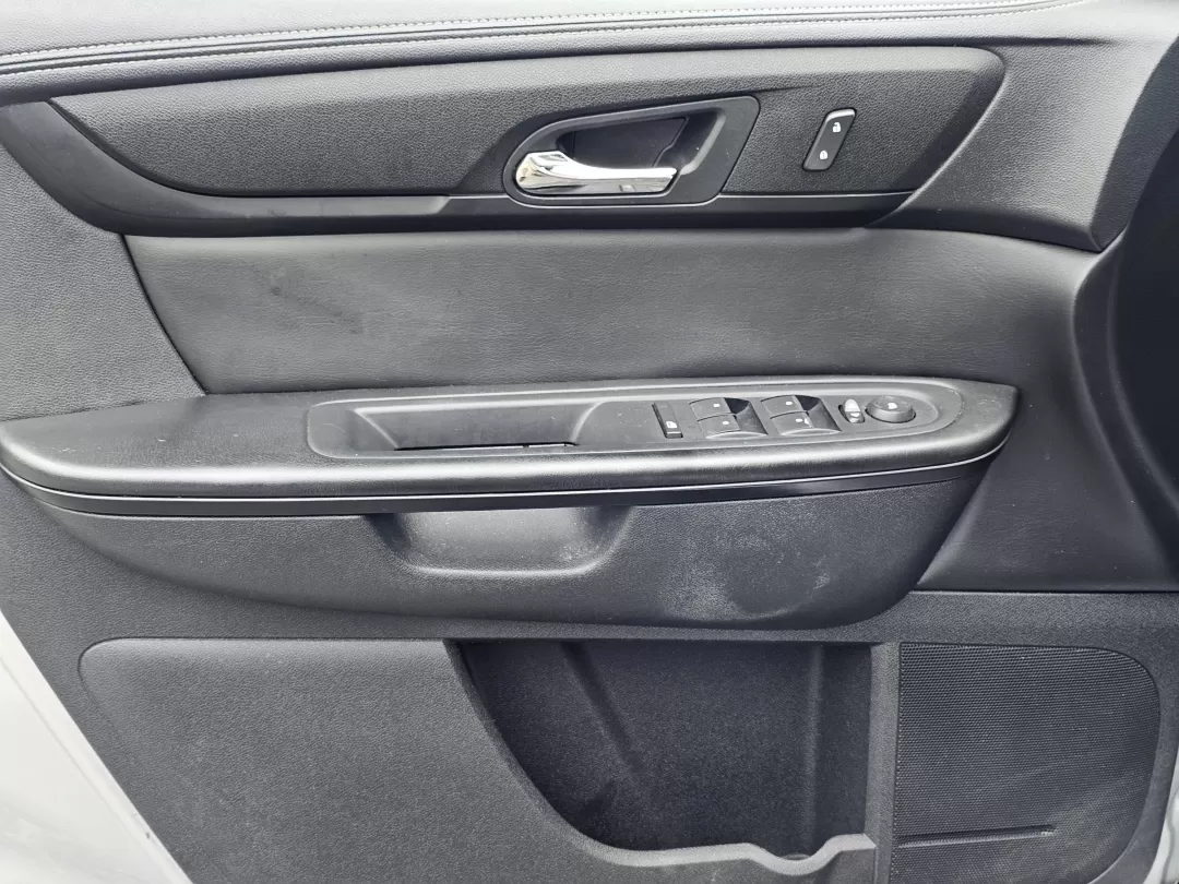 2015 /Ebony Chevrolet Traverse LT (1GNKRGKD9FJ) with an Other engine, located at 1430 Gateway Drive, Opelika, AL, 36801, (334) 239-0944, 32.637871, -85.409790 - Are you ready to elevate your family adventures or weekend getaways? Look no further! Gils Auto in Phenix City, AL, is thrilled to present a fantastic opportunity for you to own a 2015 Chevrolet Traverse LT. This SUV is the ideal choice for growing families or those who need space for friends, pets, - Photo#8
