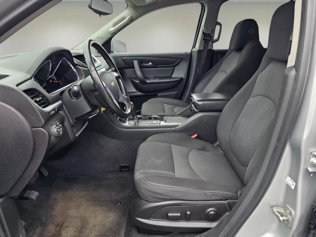 2015 /Ebony Chevrolet Traverse LT (1GNKRGKD9FJ) with an Other engine, located at 1430 Gateway Drive, Opelika, AL, 36801, (334) 239-0944, 32.637871, -85.409790 - Are you ready to elevate your family adventures or weekend getaways? Look no further! Gils Auto in Phenix City, AL, is thrilled to present a fantastic opportunity for you to own a 2015 Chevrolet Traverse LT. This SUV is the ideal choice for growing families or those who need space for friends, pets, - Photo#9