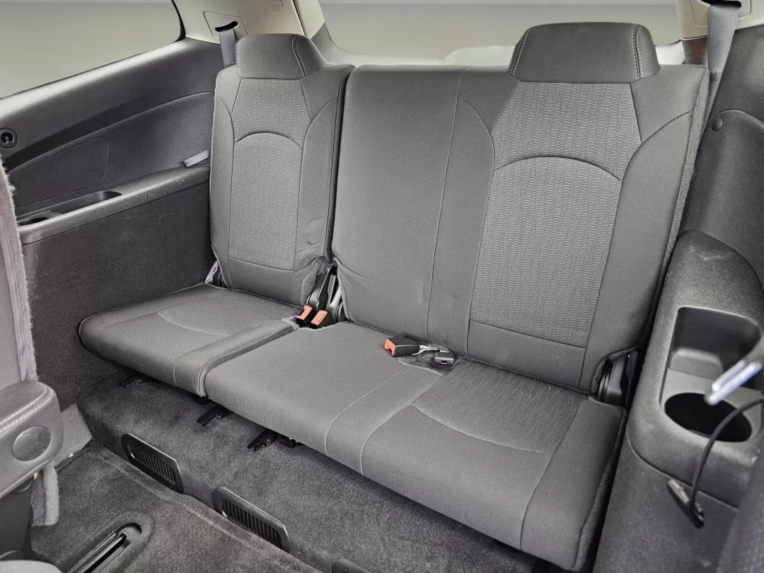 2015 /Ebony Chevrolet Traverse LT (1GNKRGKD9FJ) with an Other engine, located at 1430 Gateway Drive, Opelika, AL, 36801, (334) 239-0944, 32.637871, -85.409790 - Are you ready to elevate your family adventures or weekend getaways? Look no further! Gils Auto in Phenix City, AL, is thrilled to present a fantastic opportunity for you to own a 2015 Chevrolet Traverse LT. This SUV is the ideal choice for growing families or those who need space for friends, pets, - Photo#14