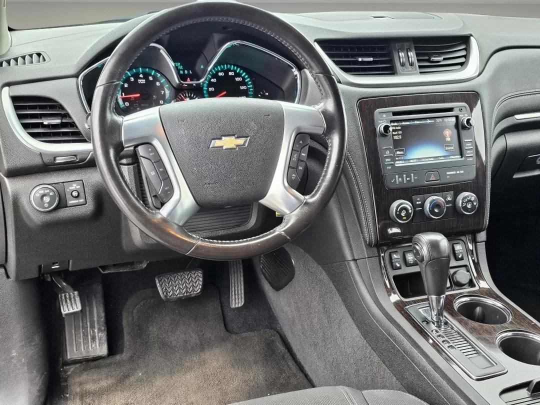 2015 /Ebony Chevrolet Traverse LT (1GNKRGKD9FJ) with an Other engine, located at 1430 Gateway Drive, Opelika, AL, 36801, (334) 239-0944, 32.637871, -85.409790 - Are you ready to elevate your family adventures or weekend getaways? Look no further! Gils Auto in Phenix City, AL, is thrilled to present a fantastic opportunity for you to own a 2015 Chevrolet Traverse LT. This SUV is the ideal choice for growing families or those who need space for friends, pets, - Photo#15