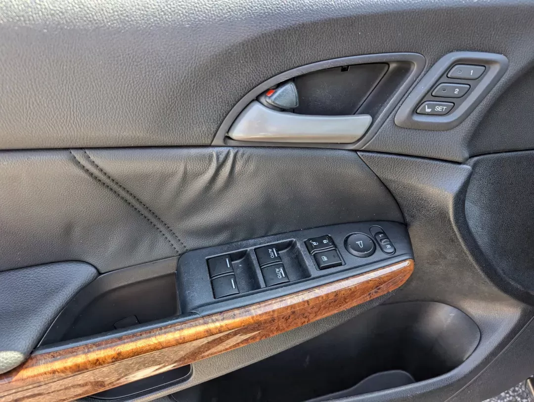 2011 Honda Accord Sdn EX-L (1HGCP3F83BA) with an Gas V6 3.5L/212 engine, 5-Speed Automatic transmission, located at 1430 Gateway Drive, Opelika, AL, 36801, (334) 239-0944, 32.637871, -85.409790 - 2011 Honda Accord Sdn EX-L - Photo#9