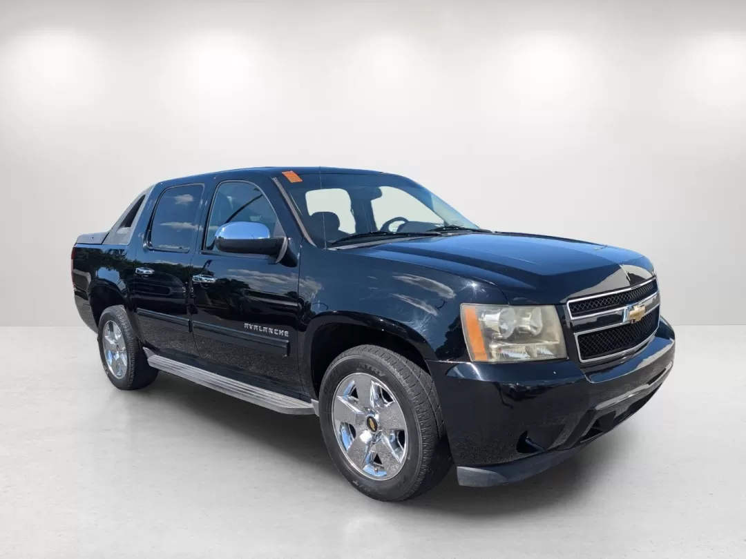 2010 /Ebony Chevrolet Avalanche LS (3GNNCEE00AG) with an Other engine, located at 1430 Gateway Drive, Opelika, AL, 36801, (334) 239-0944, 32.637871, -85.409790 - 2010 Chevrolet Avalanche LS - Photo#2