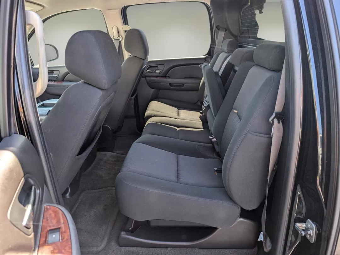 2010 /Ebony Chevrolet Avalanche LS (3GNNCEE00AG) with an Other engine, located at 1430 Gateway Drive, Opelika, AL, 36801, (334) 239-0944, 32.637871, -85.409790 - 2010 Chevrolet Avalanche LS - Photo#10