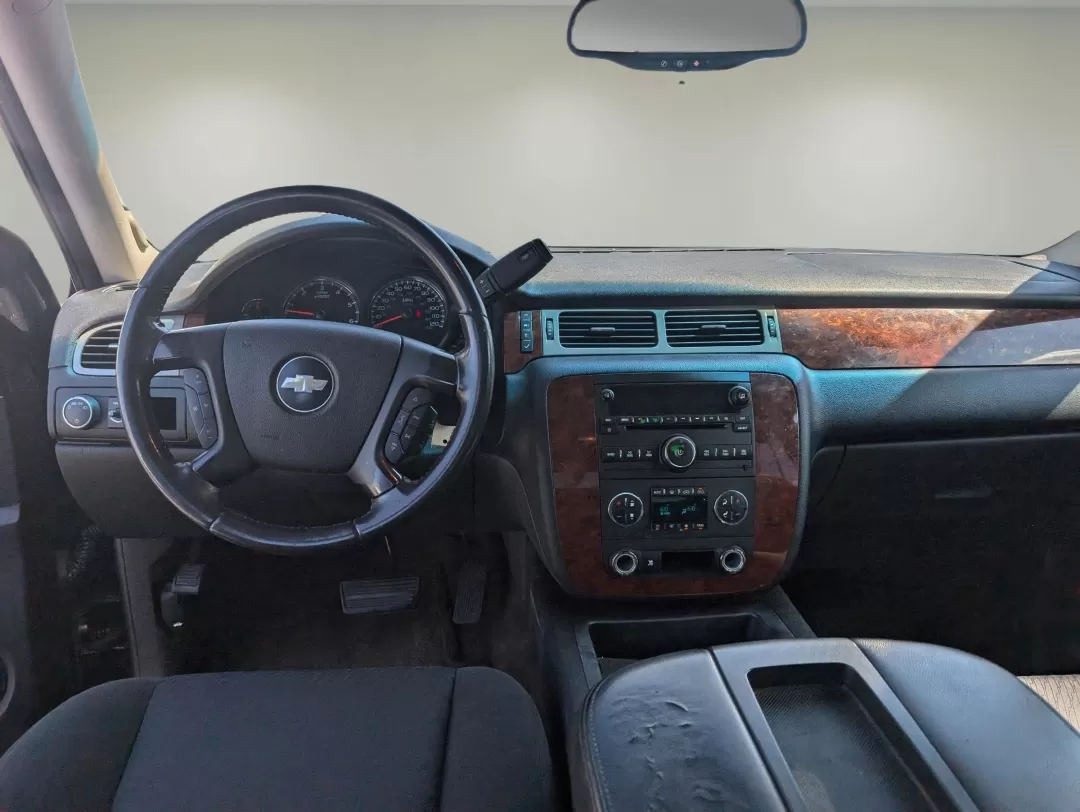 2010 /Ebony Chevrolet Avalanche LS (3GNNCEE00AG) with an Other engine, located at 1430 Gateway Drive, Opelika, AL, 36801, (334) 239-0944, 32.637871, -85.409790 - 2010 Chevrolet Avalanche LS - Photo#11