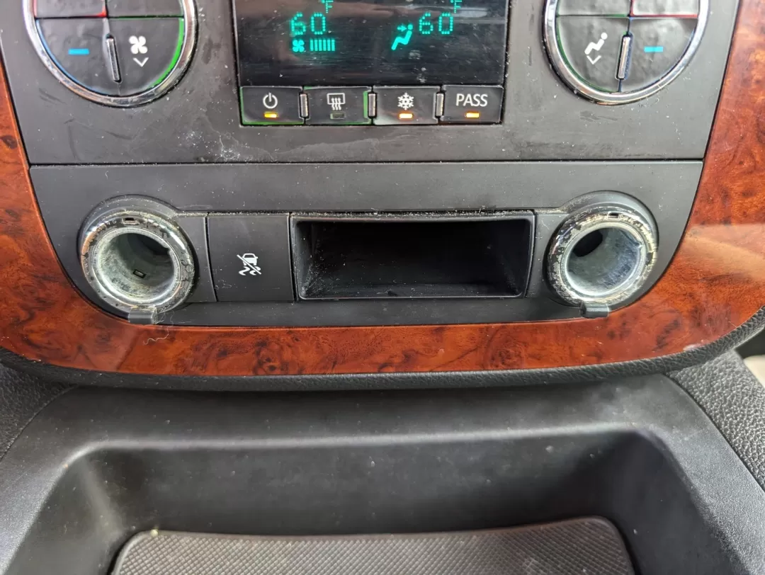 2010 /Ebony Chevrolet Avalanche LS (3GNNCEE00AG) with an Other engine, located at 1430 Gateway Drive, Opelika, AL, 36801, (334) 239-0944, 32.637871, -85.409790 - 2010 Chevrolet Avalanche LS - Photo#12