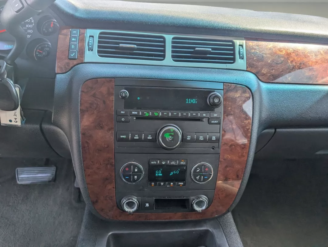 2010 /Ebony Chevrolet Avalanche LS (3GNNCEE00AG) with an Other engine, located at 1430 Gateway Drive, Opelika, AL, 36801, (334) 239-0944, 32.637871, -85.409790 - 2010 Chevrolet Avalanche LS - Photo#14