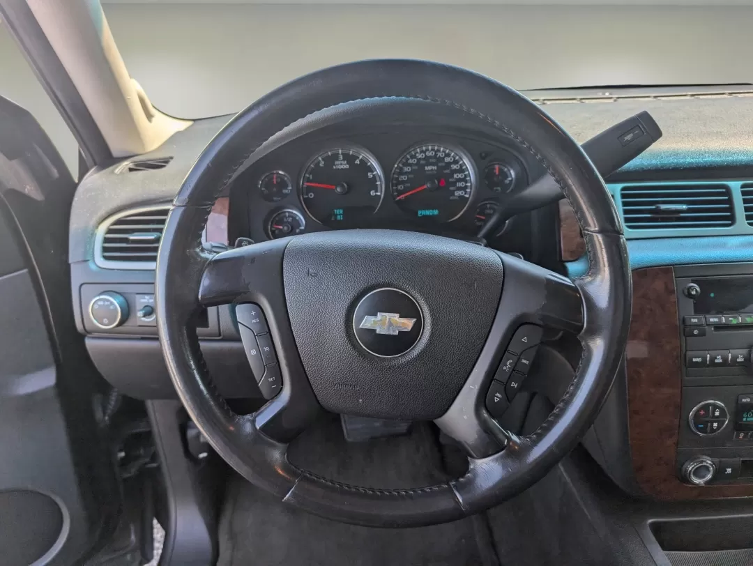 2010 /Ebony Chevrolet Avalanche LS (3GNNCEE00AG) with an Other engine, located at 1430 Gateway Drive, Opelika, AL, 36801, (334) 239-0944, 32.637871, -85.409790 - 2010 Chevrolet Avalanche LS - Photo#15