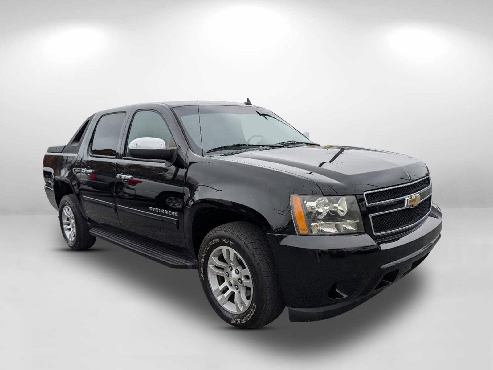 2010 /Ebony Chevrolet Avalanche LS (3GNNCEE00AG) with an Gas/Ethanol V8 5.3L/325 engine, 6-Speed Automatic w/OD transmission, located at 5115 14th Ave., Columbus, GA, 31904, (706) 323-0345, 32.511494, -84.971046 - 2010 Chevrolet Avalanche LS - Photo#2