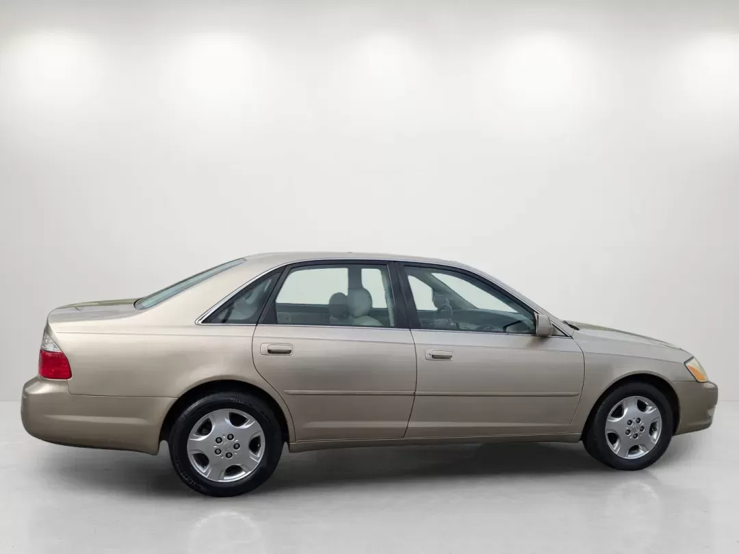 2004 Toyota Avalon XLS (4T1BF28B44U) with an Gas V6 3.0L/183 engine, 4-Speed Automatic w/OD transmission, located at 521 Old Farm Lane Rd, Prattville, AL, 36066, (334) 325-1505, 32.482460, -86.416367 - 2004 Toyota Avalon XLS - Photo#3